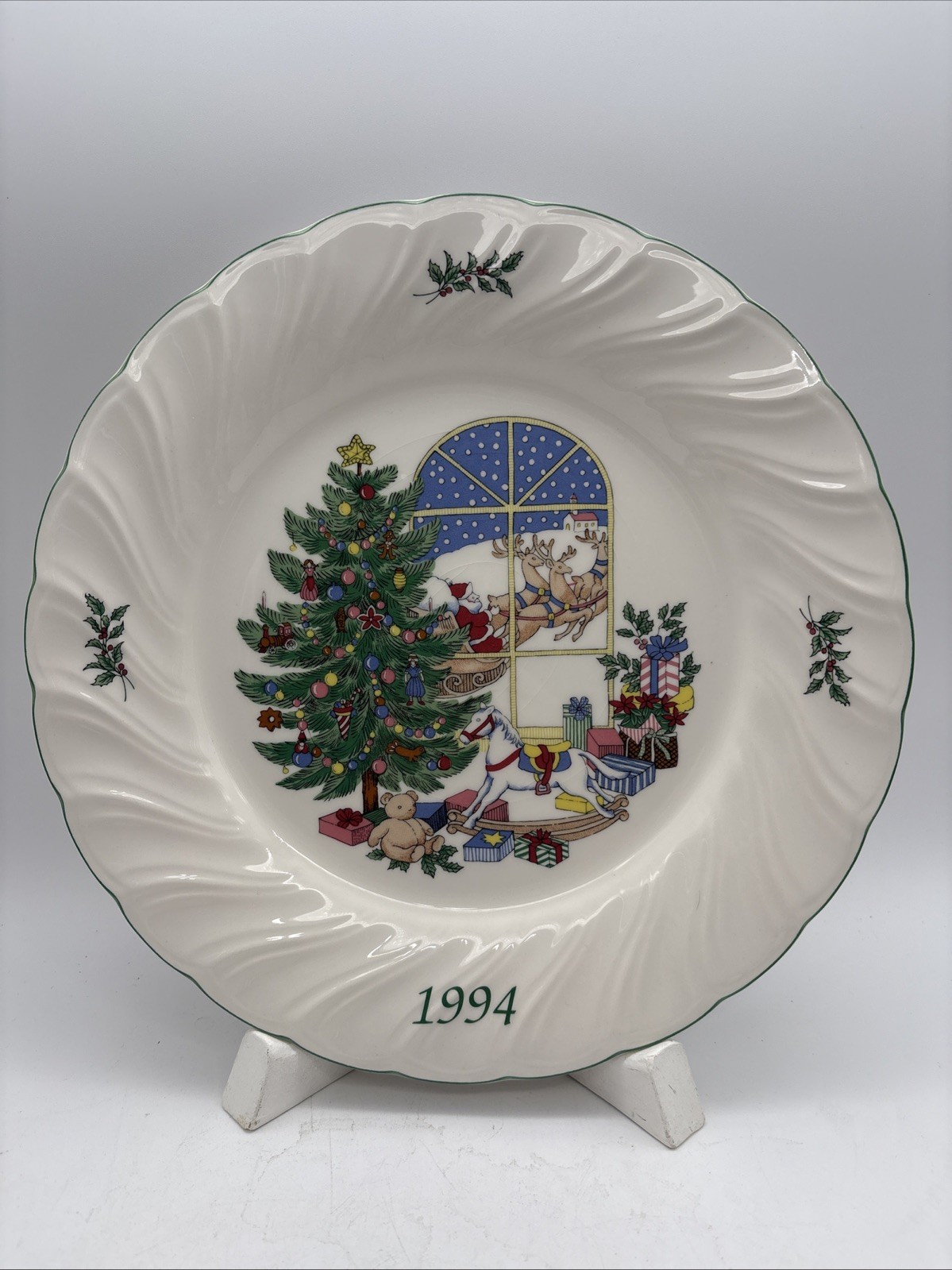 Nikko Happy Holidays Holiday Spirit Santa Claus 1994 Collector Plate