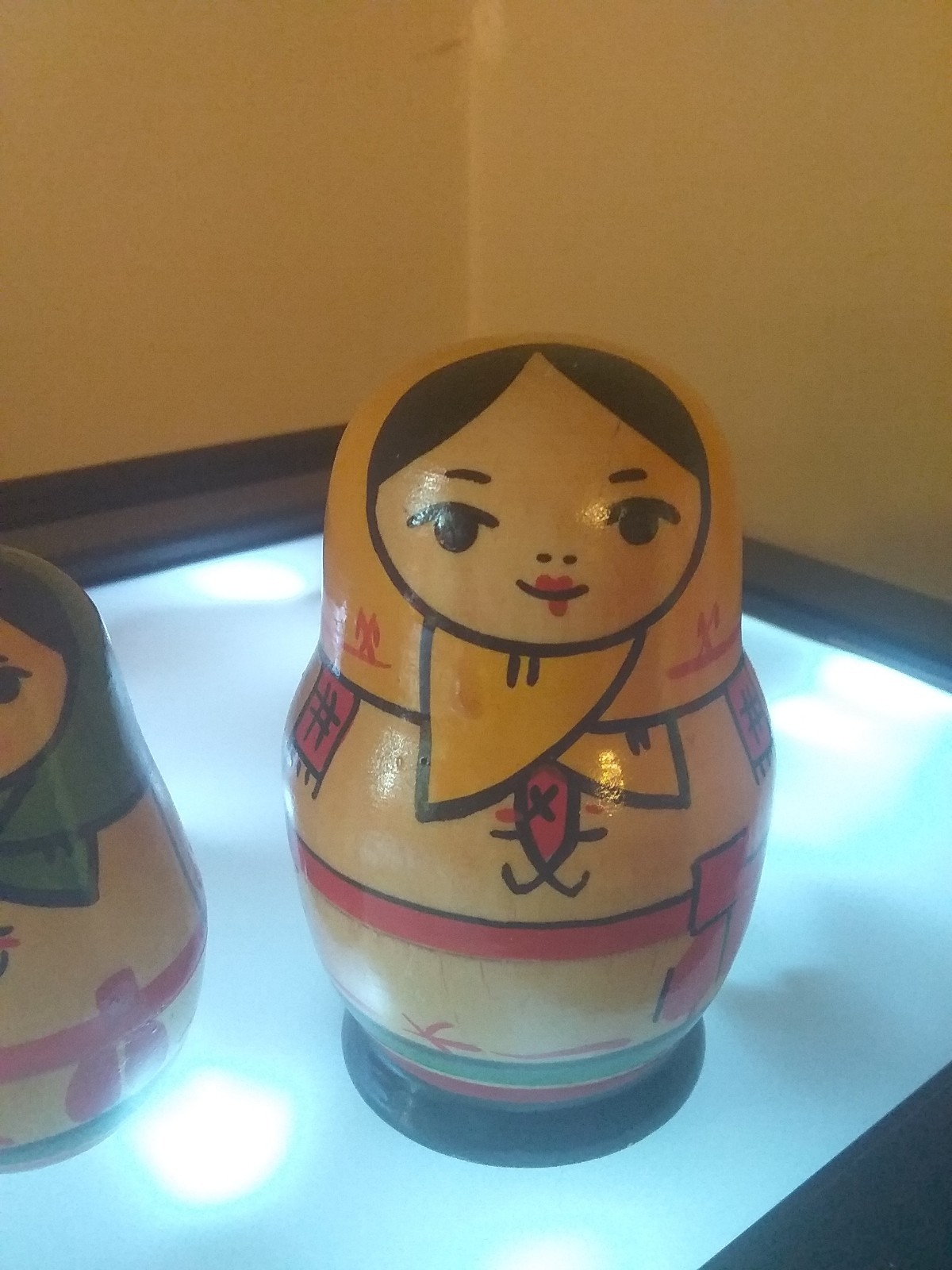 Russian Yoscar Ola  Nesting Dolls Set of 6