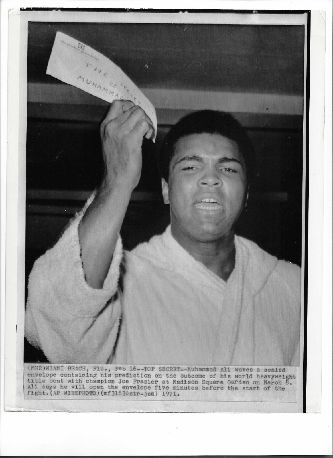 Muhammad Ali Joe Frazier TOP SECRET 1971 Vintage Authentic AP 8X10 Press Photo Muhammad Ali Joe Frazier TOP SECRET 1971 Vintage Authentic AP 8X10 Press Photo