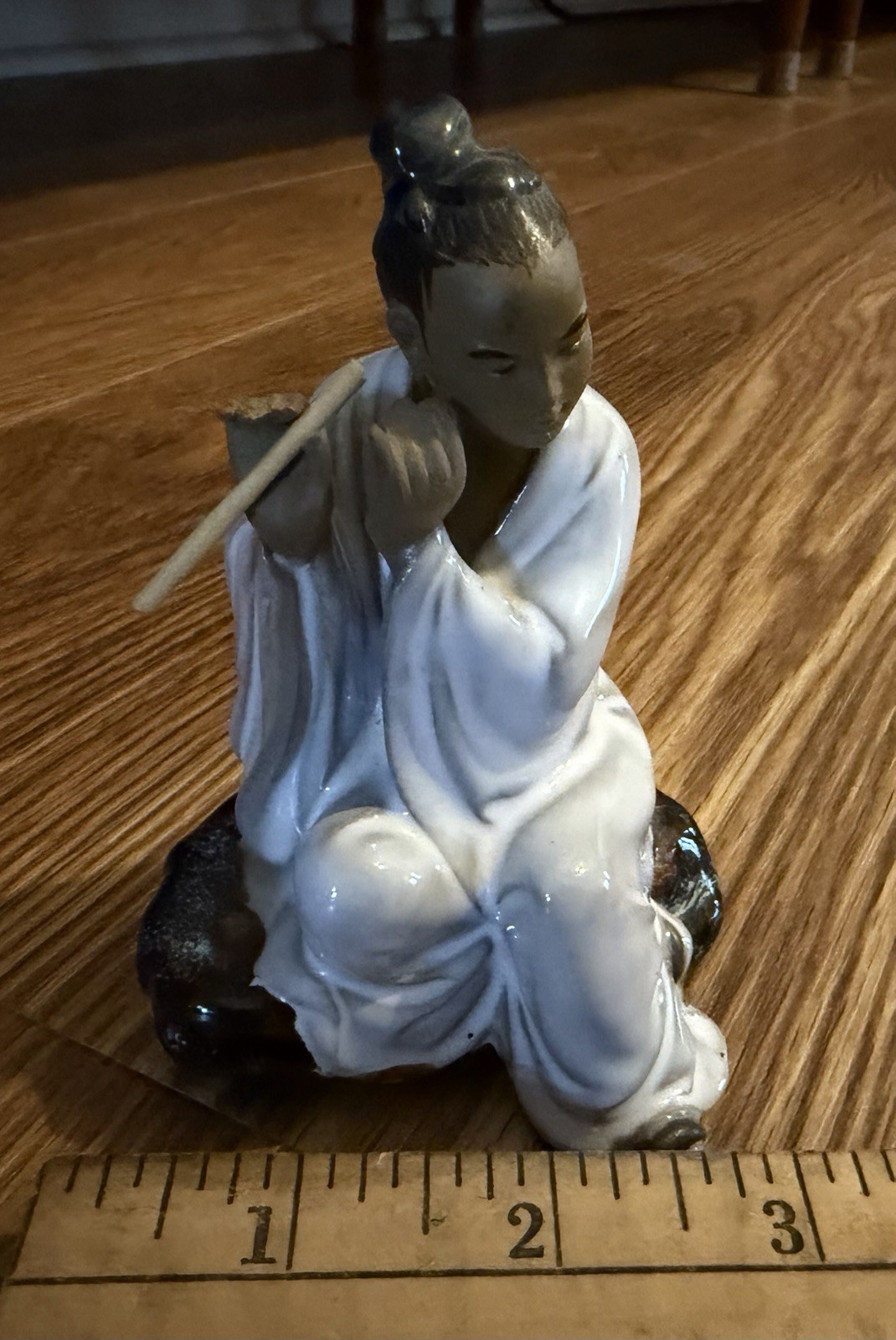 VTG. SHIWAN CHINESE CLAY MUDMAN SCHOLAR PLAYING FLUTE FIGURINE - 4.5\