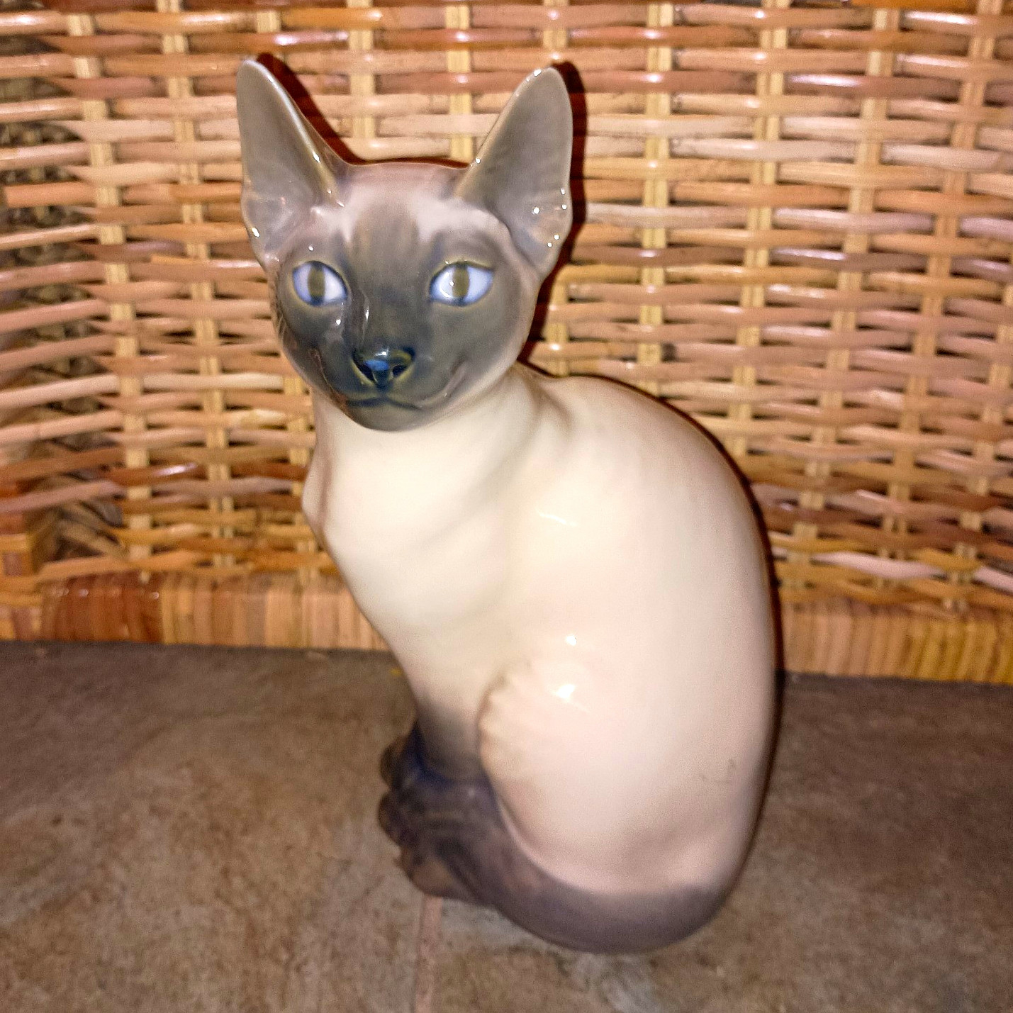 Vintage 1962 Royal Copenhagen Siamese Cat Figurine #3281 - Ear Chip As-Is
