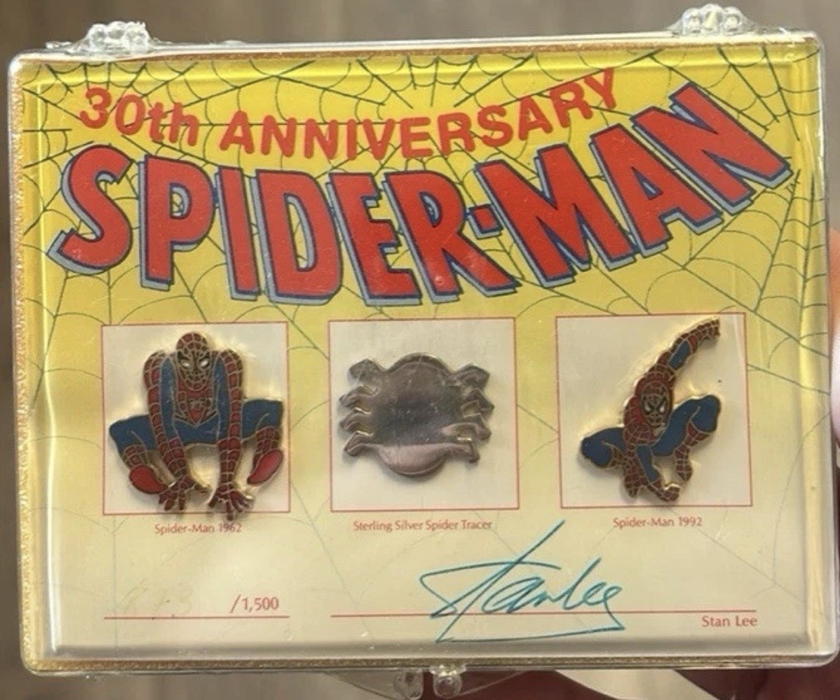Rare 1992 Auto Stan Lee Auto 30th Anniversary Pin set SEALED /1500 ON CARD AUTO