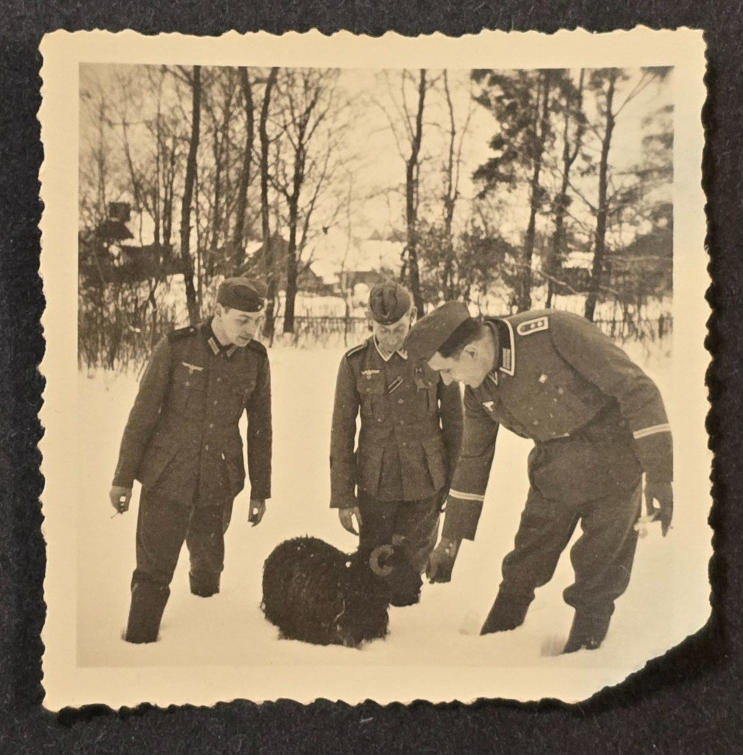 WEIRD CREATURE WEHRMACHT SOLDIERS PET STRANGE ANIMAL  WW2 German War Photo