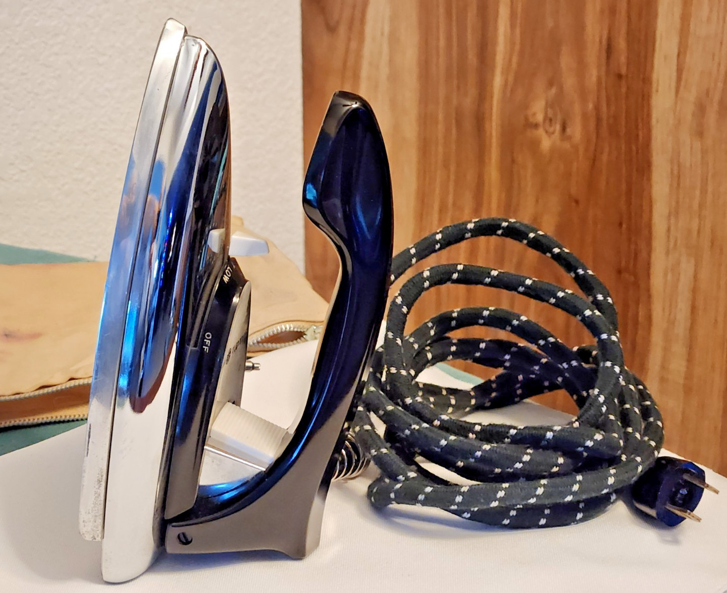 1950s General Electric Travel Iron Cat No 13F47 