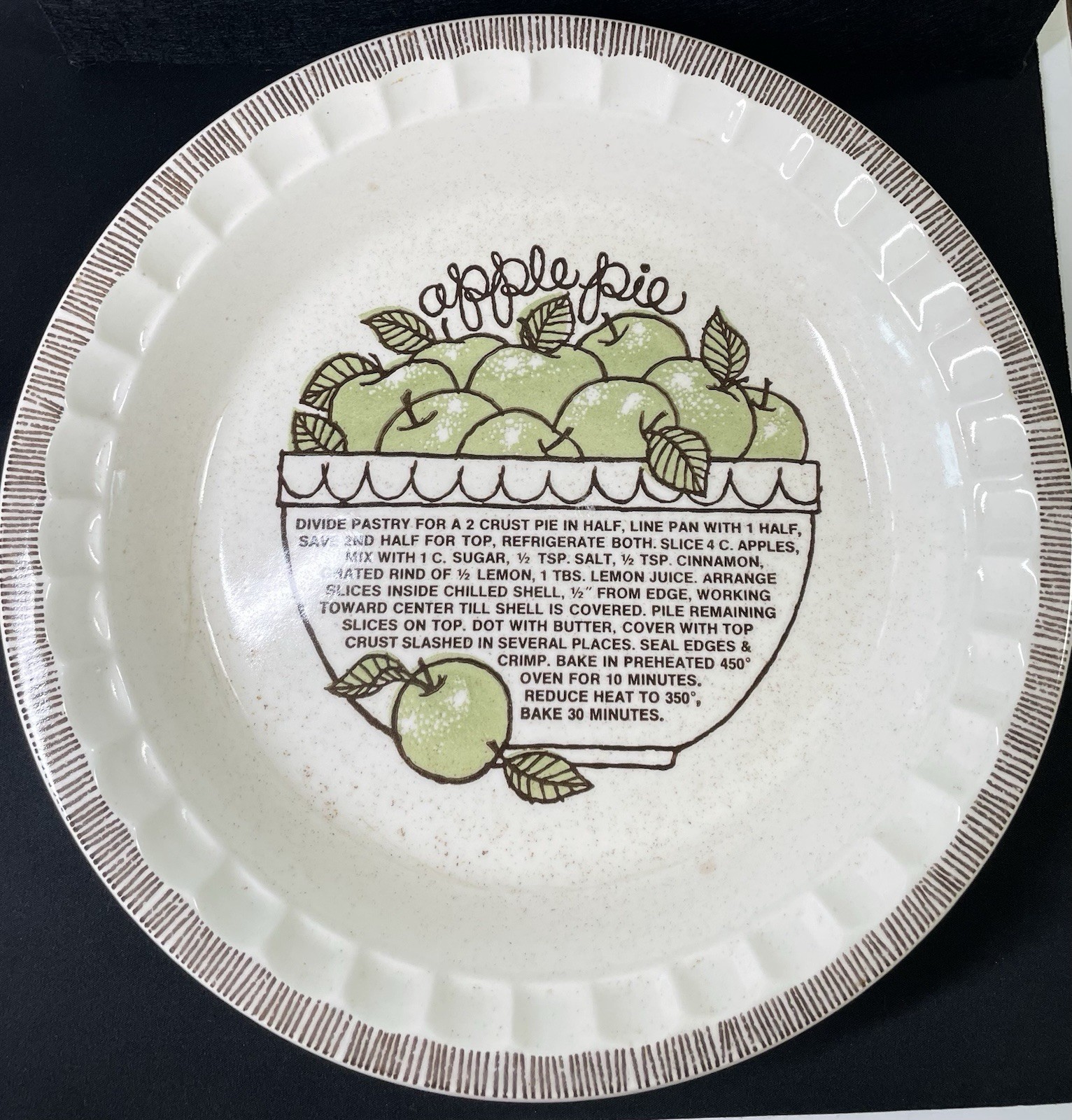 Vintage 1982 Royal China Jeannette Large Deep Dish Recipe Apple Pie Plate Keeper