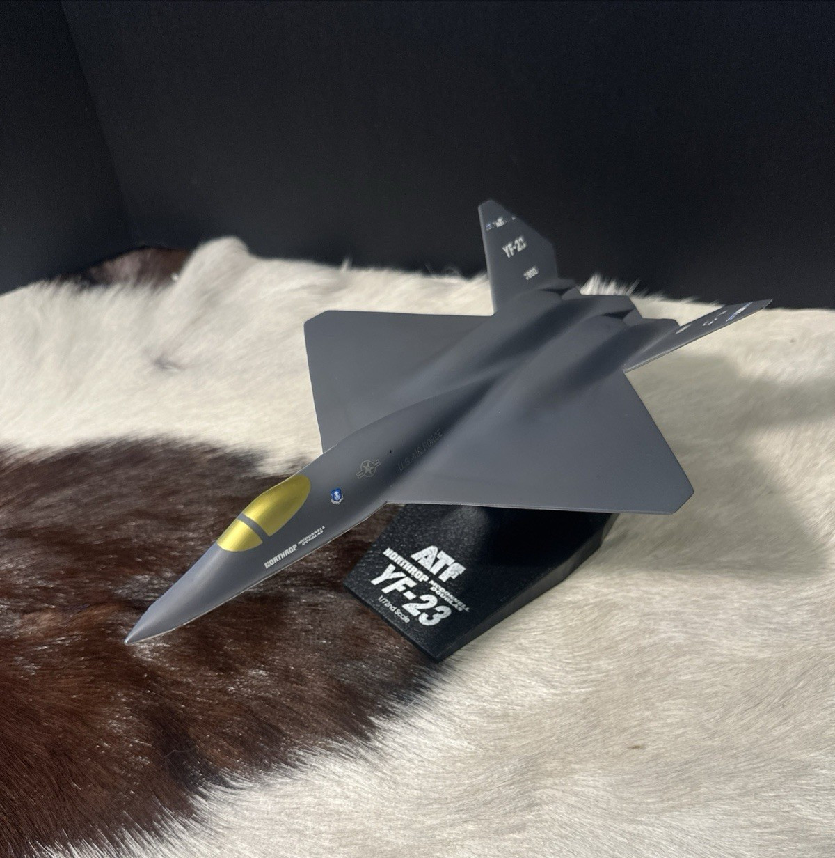 NORTHROP McDonnell Douglas® YF-23  Contractor Desktop Resin Model – 1/72nd Scale