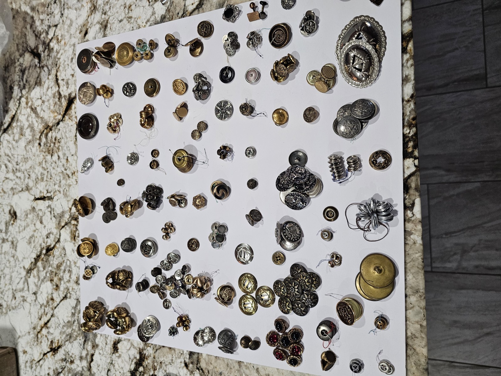 vintage mixed lot Of 200+ Button Commemorative Military Patriotic Etc