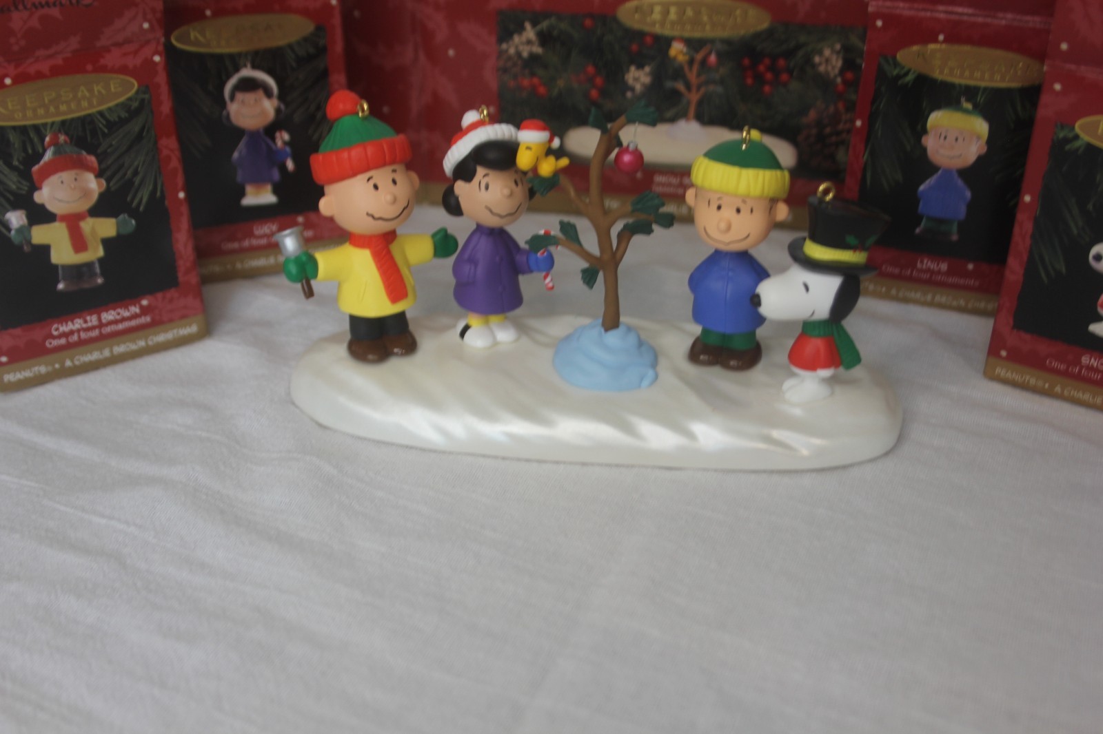 Hallmark Peanuts Woodstock Snow Scene Charlie Brown Christmas Tree 1995 Full Set