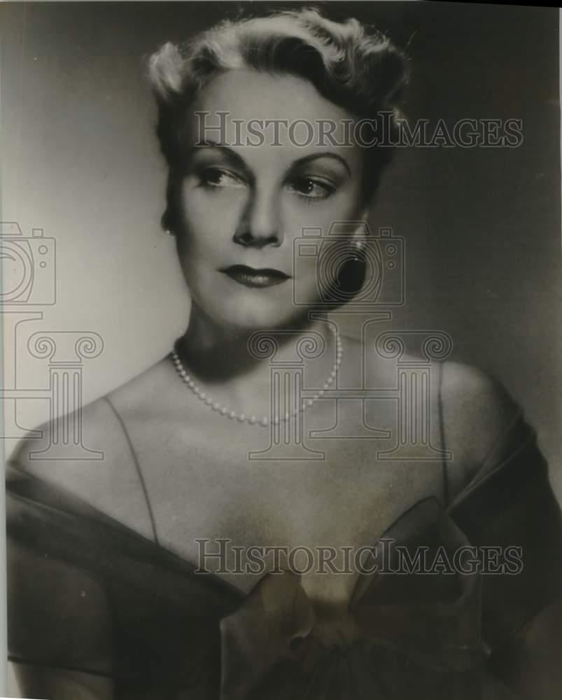 1952 Press Photo Claudia Morgan stars in Leaf Out Of A Book - lrx16387