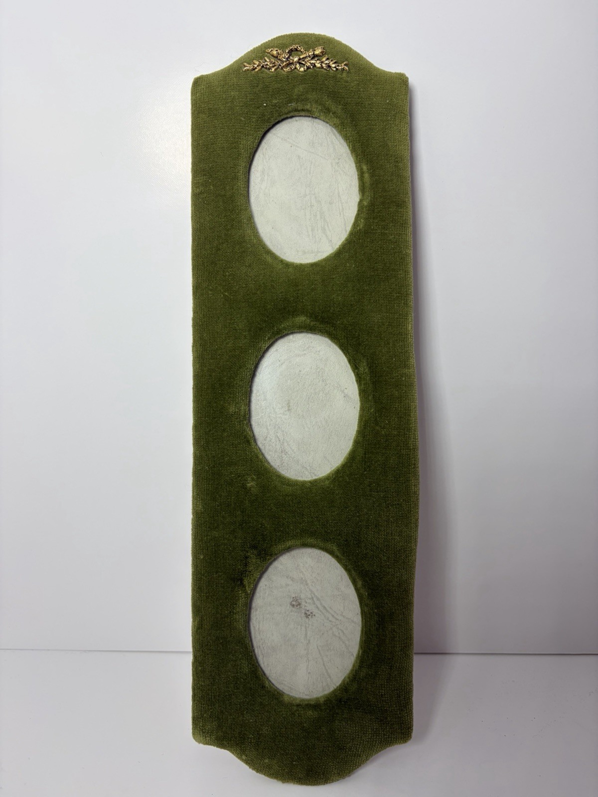 Vintage Hollywood Regency Green Velvet Triple Oval Wall Hanging Picture Frame