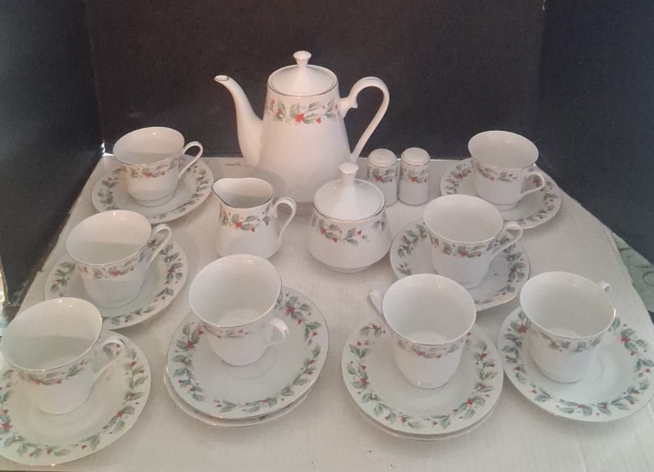 23 Pc Vtg Noel China Pearl  Tea Set