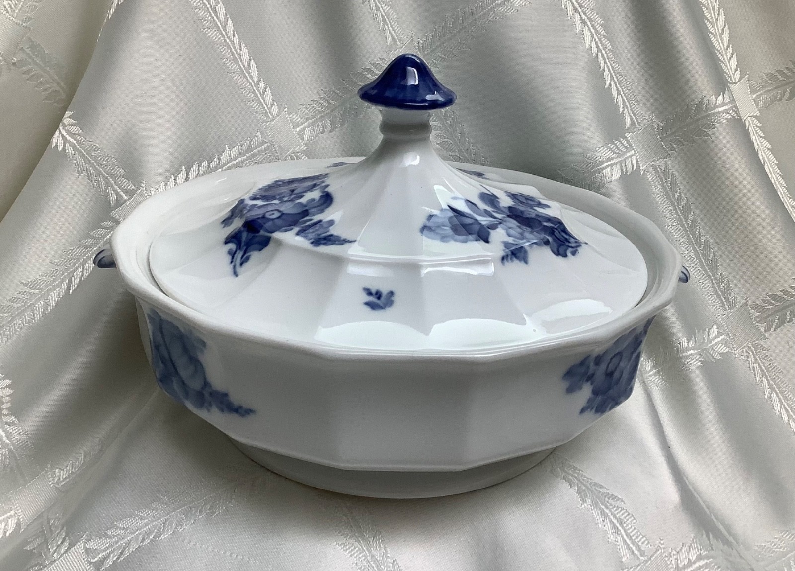 Royal Copenhagen Blue Flowers Round Covered Dish 8535