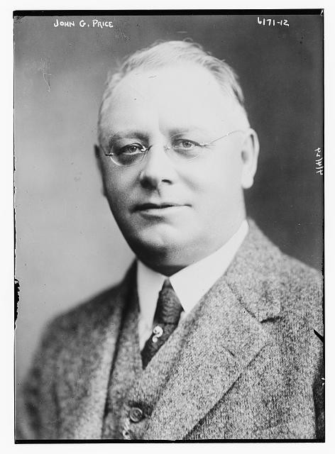 Photo:John G. Price Portrait 1910s Man in Suit Glasses