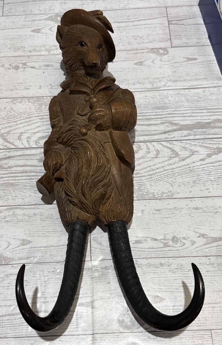 ANTIQUE MUSICAL CIRCA 1880 BLACK FOREST HAND CARVED FOX WHIP HOOK GLASS EYES