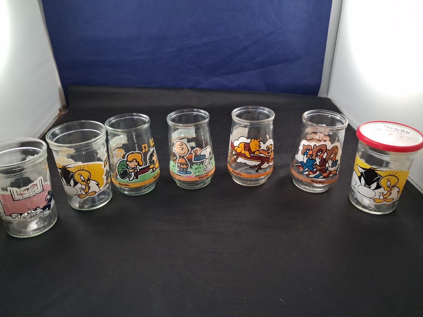 Vintage Lot Of 7 Welch's Glass Jelly Jars Peanuts Pooh Looney Tunes Snoopy Rare