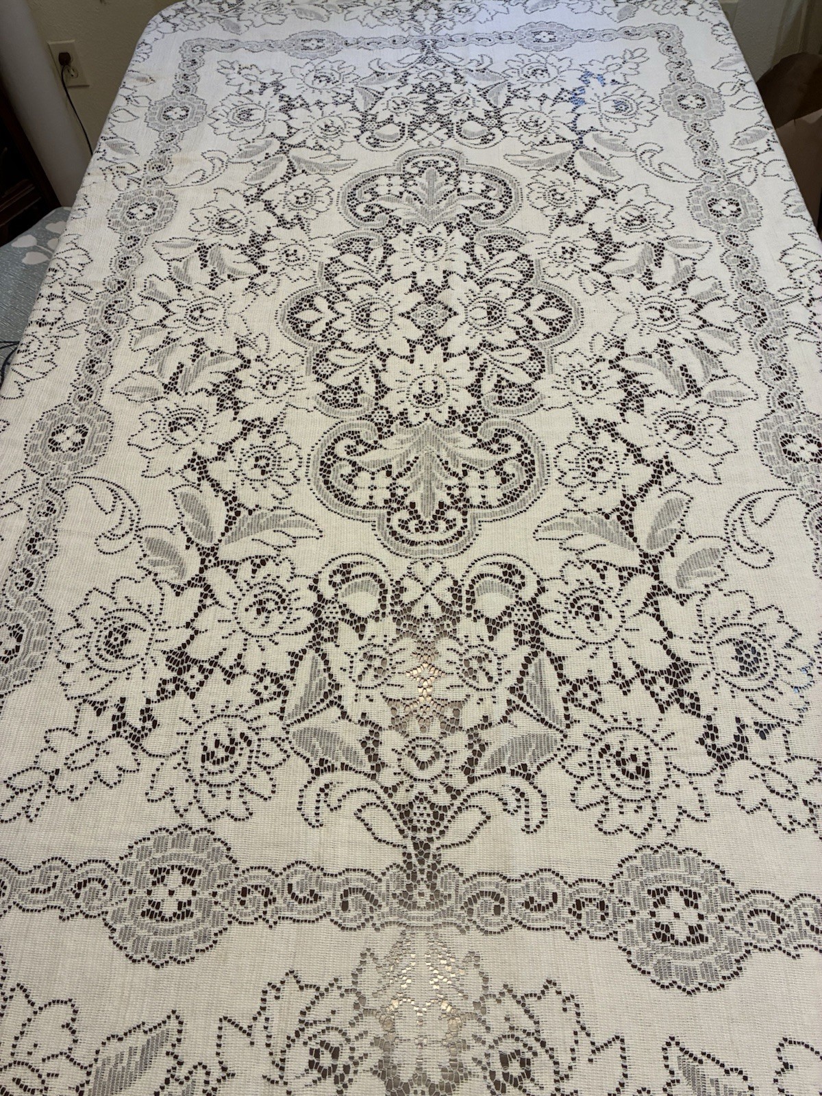 Vintage Quaker Lace Banquet Tablecloth White Floral 66x89 Rectangle Clean