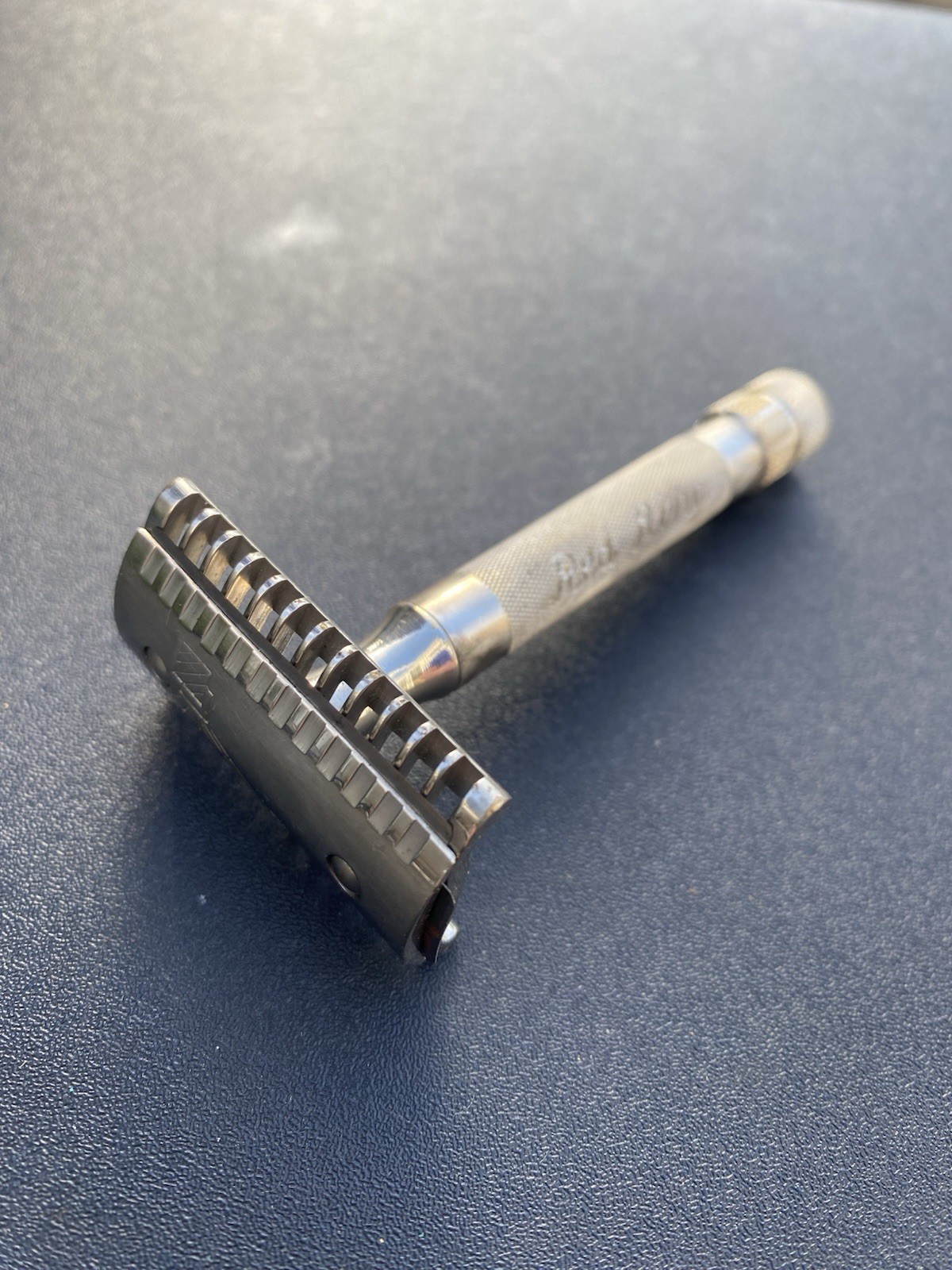Vintage Eclipse Red Ring Razor Made In Sheffield - Pat No 380.958