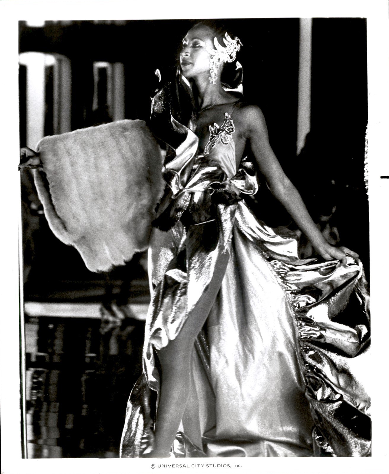 RH6 Original Photo UNKNOWN ELEGANT AFRICAN AMERICAN FASHION MODEL ON RUNWAY