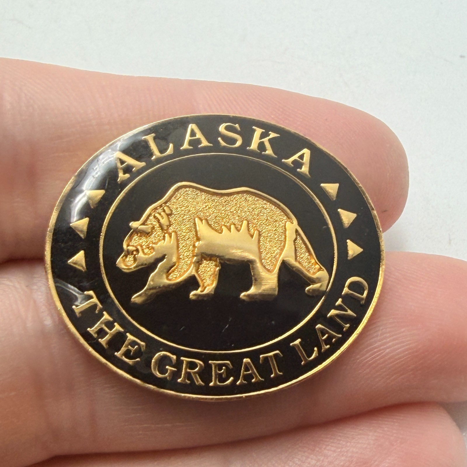 Alaska The Great Land Bear Lapel Pin Enamel Gold Tone Travel Souvenir Vintage