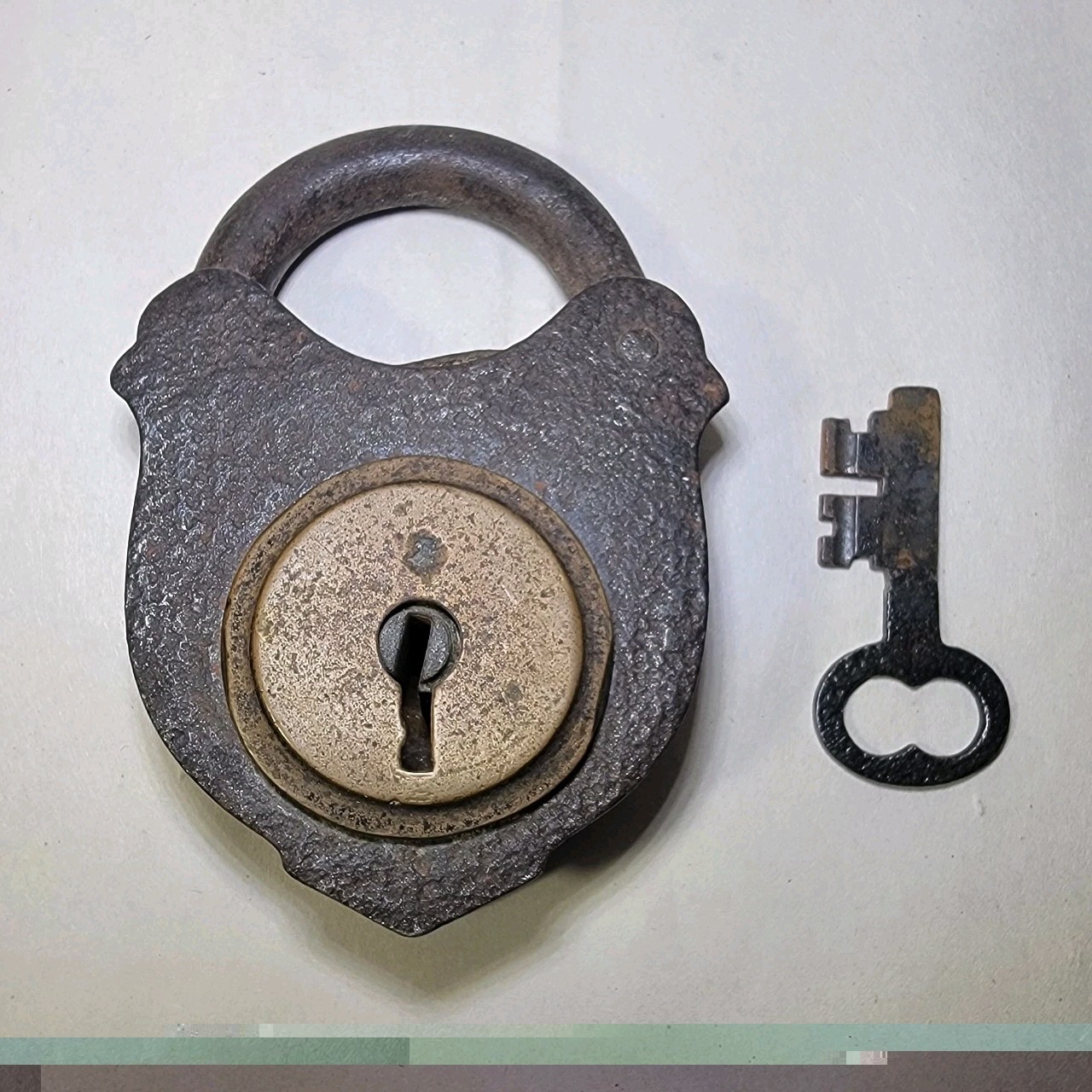 ANTIQUE 