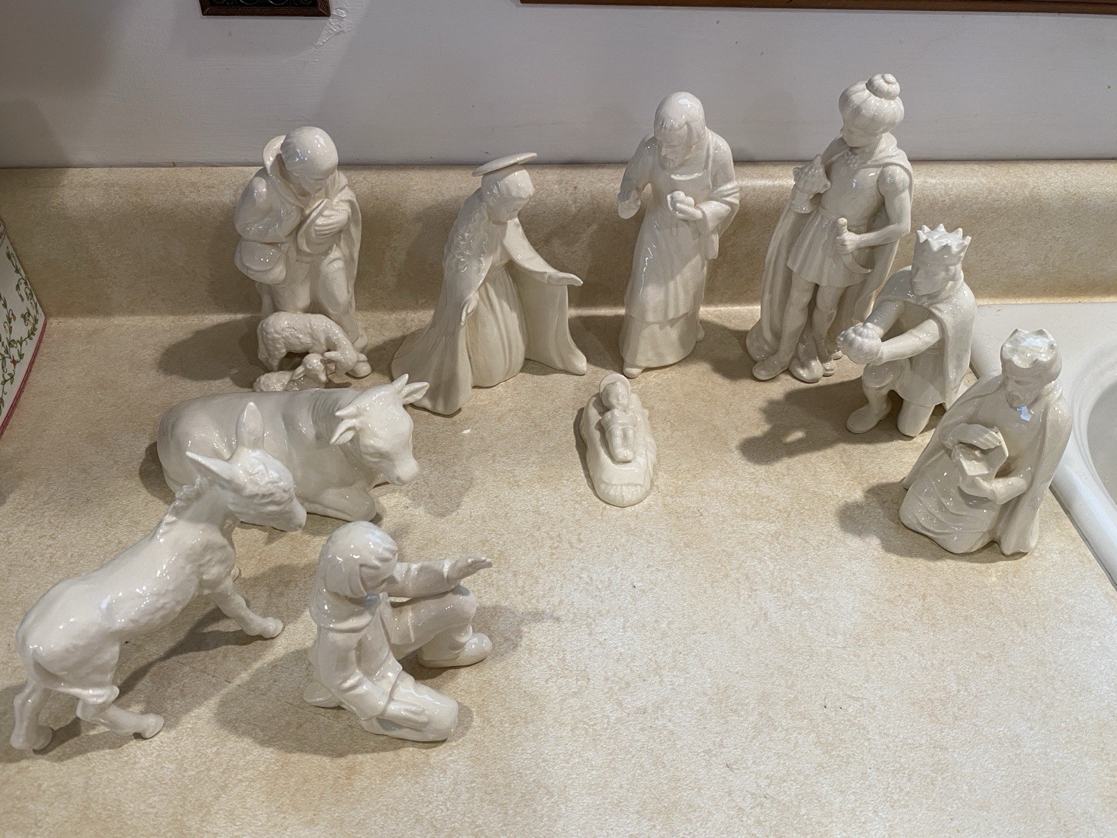 HUMMEL GOEBEL 10-PC.  LARGE WHITE NATIVITY SET. Trademarks From 1964-72.
