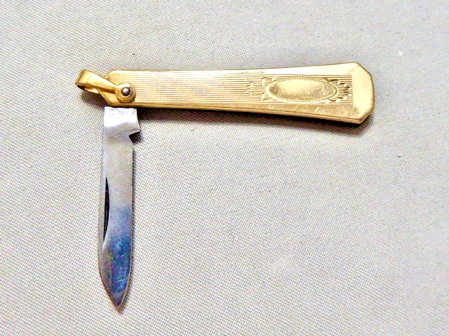 VINTAGE GOLD PLATED OR FILLED SMALL 1 7/8\