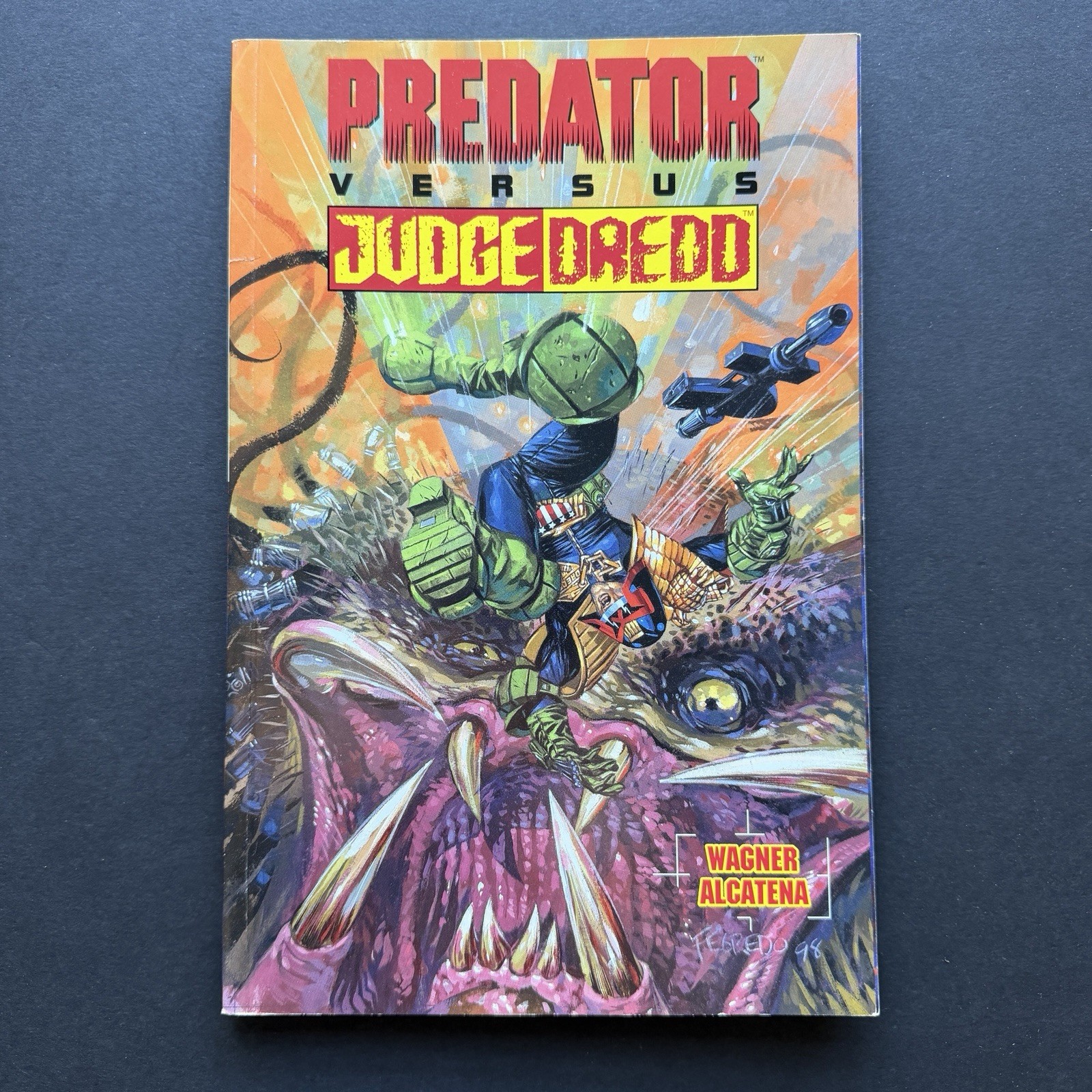 Predator vs Judge Dredd TPB 1998 Dark Horse Comics John Wagner Alcatena Graphic