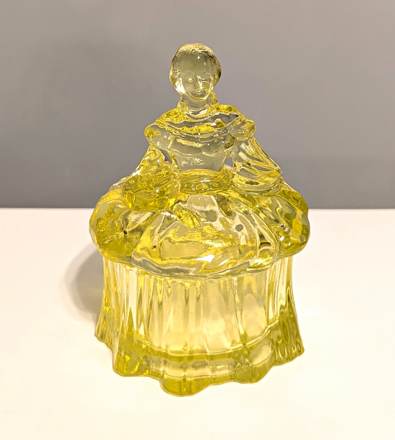 Vintage Mosser Vaseline Glass Colonial Lady Powder/ Trinket Box - Bright Uranium