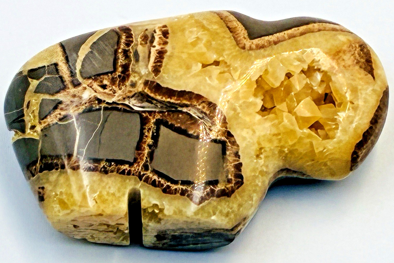 Carved Septarian Nodule Bison Buffalo Zuni Style Stone Animal Figurine 2.75\