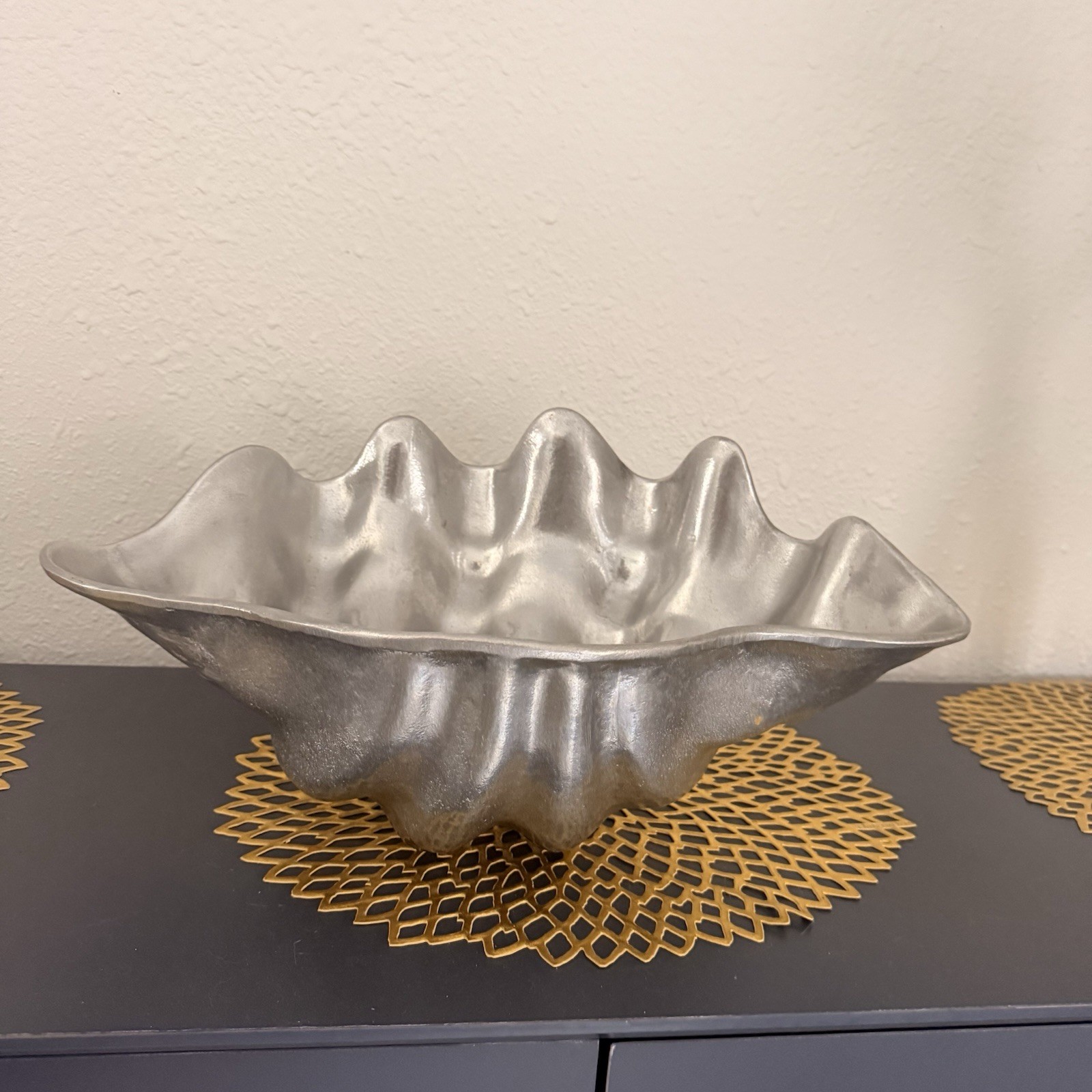 Vintage Pewtarex York PA Clam Shell Display Serving Bowl Large 18.5” Aluminum