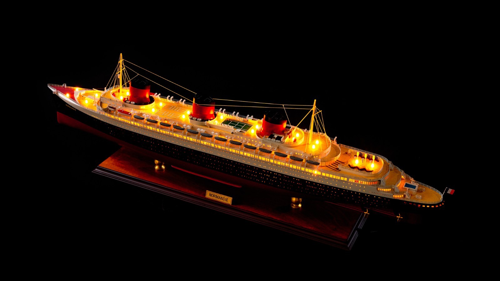 Seacraft Gallery SS Normandie 89cm Electric Lighting Wooden Model Cruise Ship