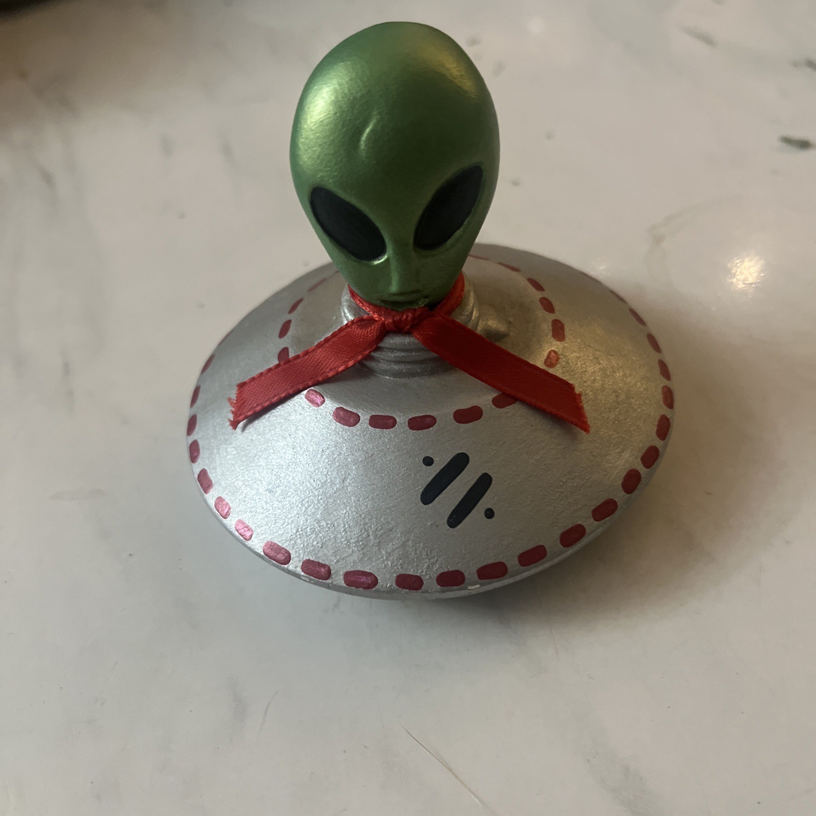 Vintage Outer Space UFO  Roswell Alien  Flying Saucer Decor Trophy Alien chase