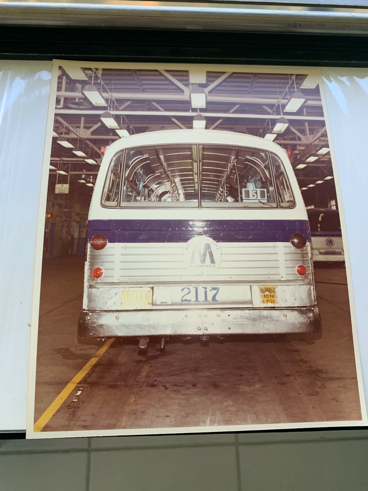 8X10 NY NYC BUS #2117 COLOR 1978 PHOTOGRAPH REAR END WARNING DO NOT PASS RIGHT