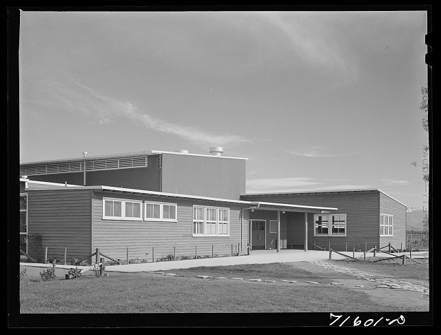 Photo:Woodville California 1942 FSA Farm Workers Community Building Center
