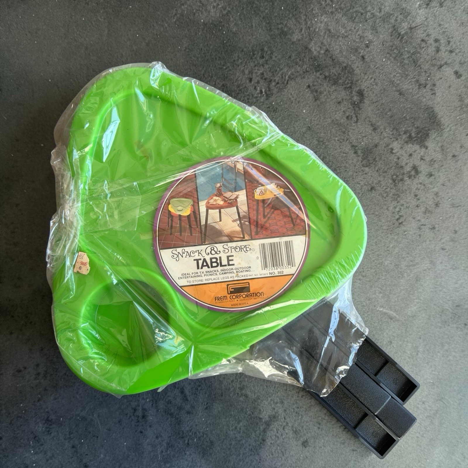 VTG 1960s Snack & Store Plastic Indoor Outdoor Lime Green 16\
