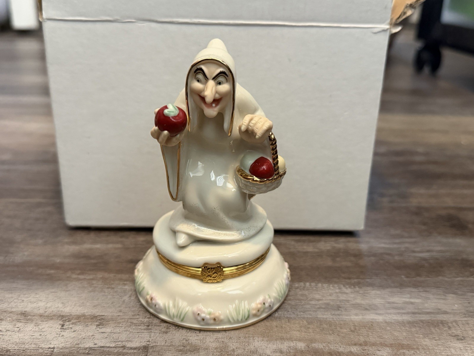 Lenox Disney Showcase Treasures The Hag Treasure Box Figurine 3-4.9\