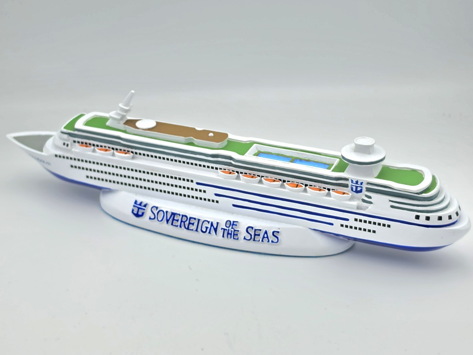 Vintage Royal Caribbean Sovereign of the Seas 10.5\