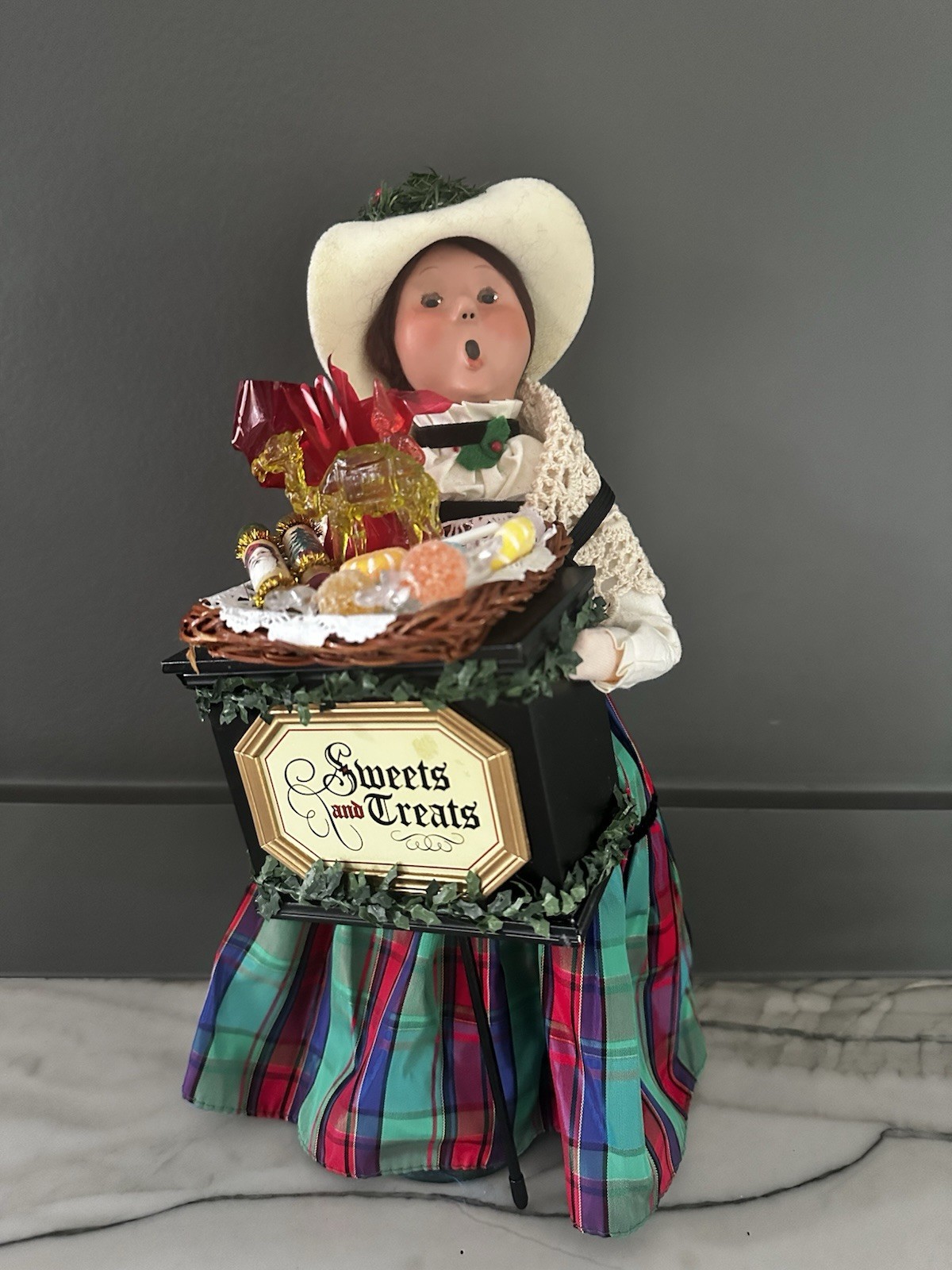 RARE 2011 Byers Choice Sweets And Treats Woman VGC