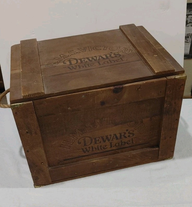 Vintage Dewar\'s White Label Wood Crate With Lid 17\