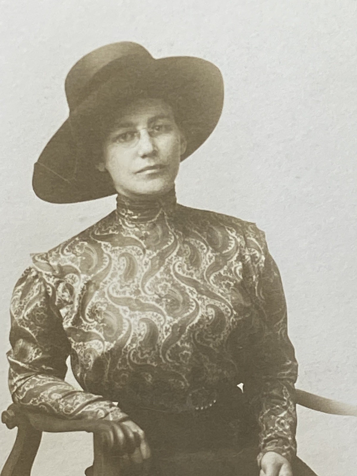 RPPC Postcard Early 1900s Beautiful Woman Fashionable dress glasses (C)
