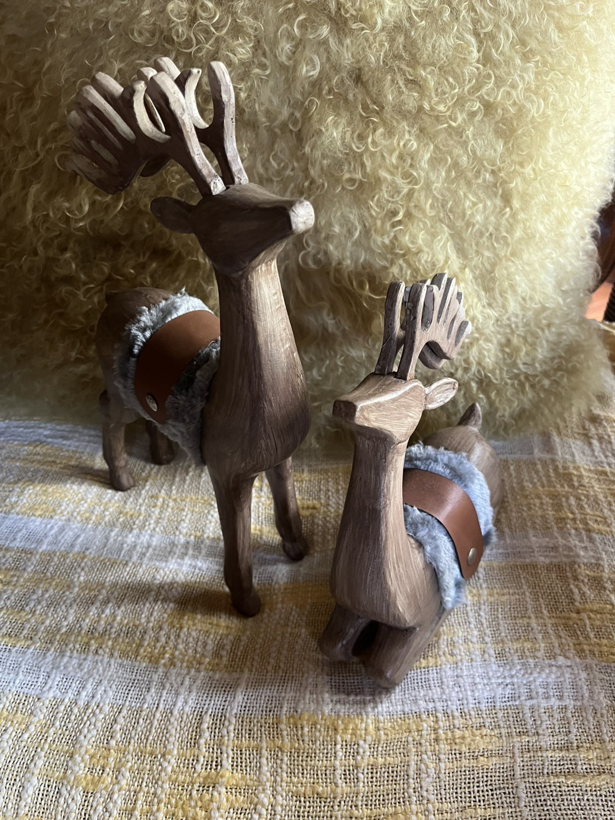 VTG Wooden Dears Set 2 Hand Carved Classic and Modern Styles  Holidays Clean