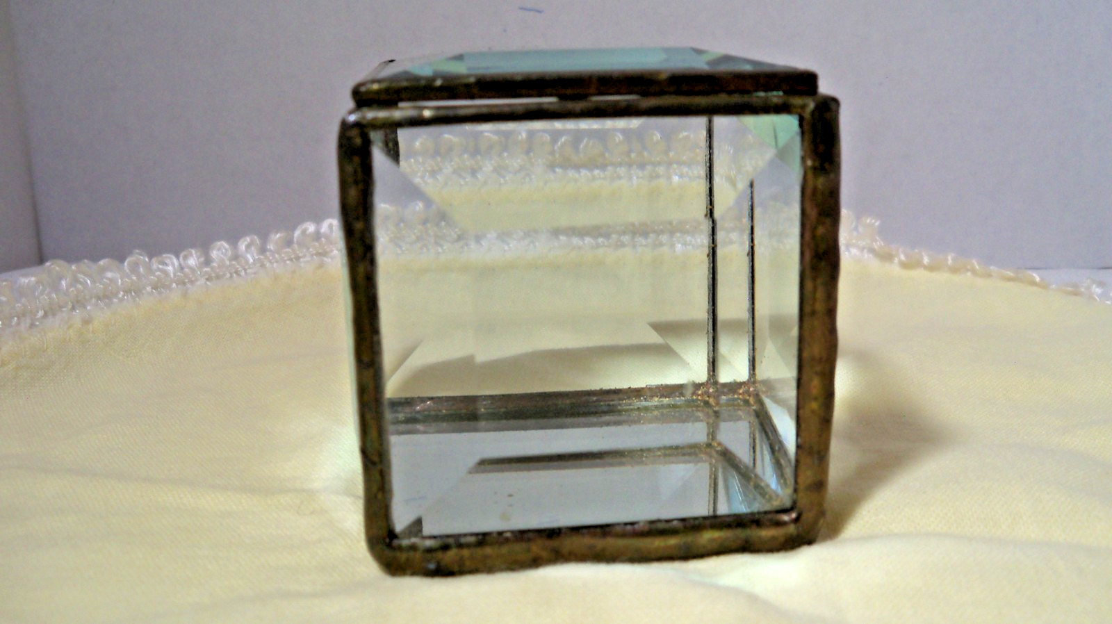 Vintage Leaded & Beveled Glass Keepsake Trinket Jewelry Box Mirror Bottom 