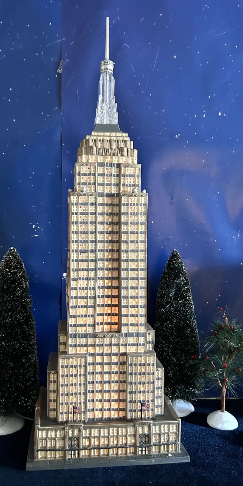 Dept 56 Christmas in the City Empire State Building 56.59207 - Read Notes / Part