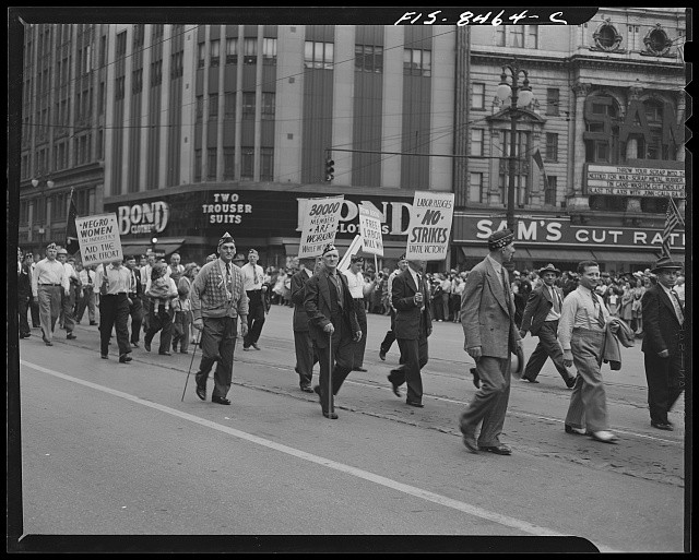 Photo:Detroit Michigan 1942 UAW CIO Labor Day Parade Signs
