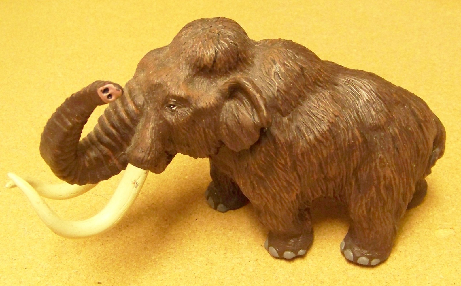 1997 United Exhibits Safari Ltd. Wooly Mammoth statue figurine 8\