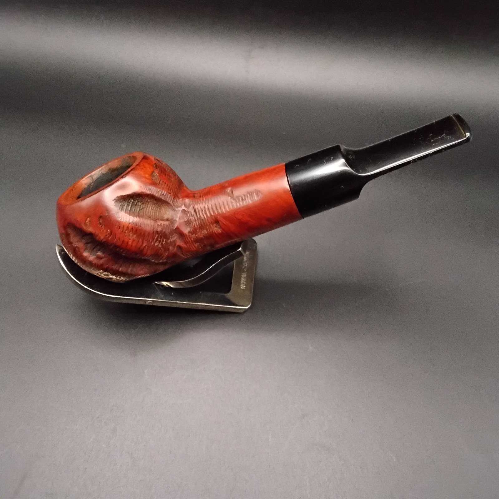 Professionally restored Custombilt short chubby tobacco smoking pipe 