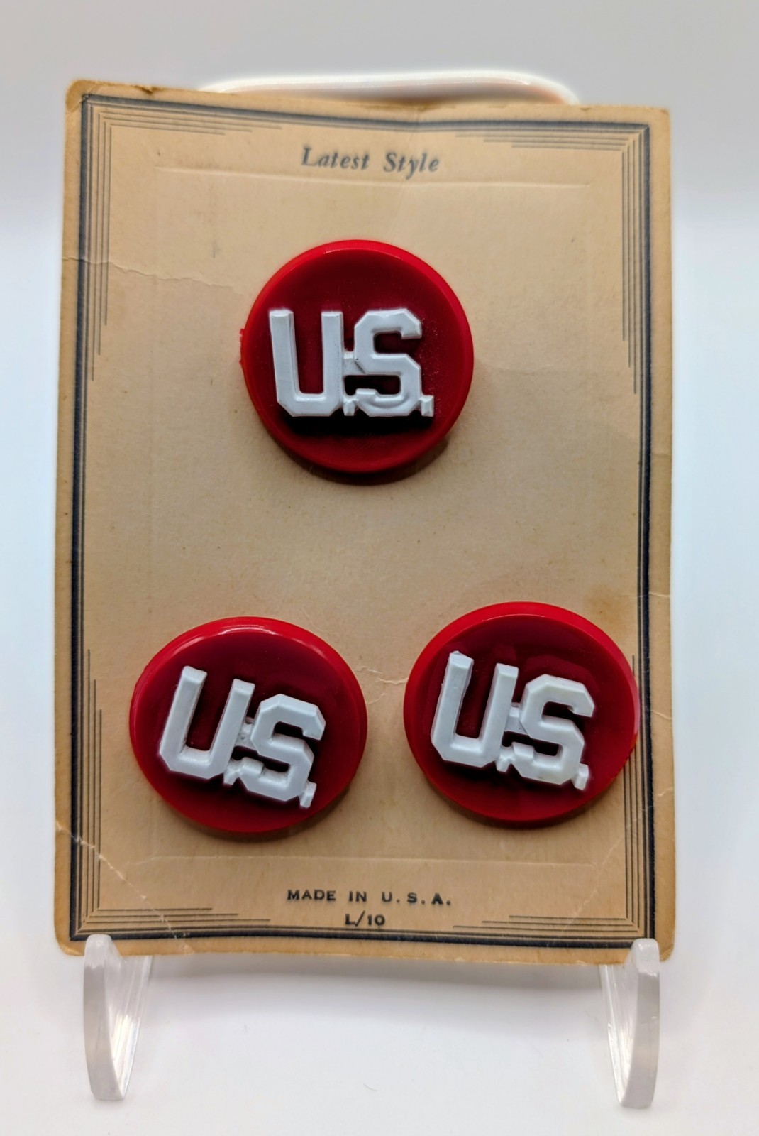Vintage WWII 1940s Patriotic US Red Plastic Buttons Original Card NOS 3pc 