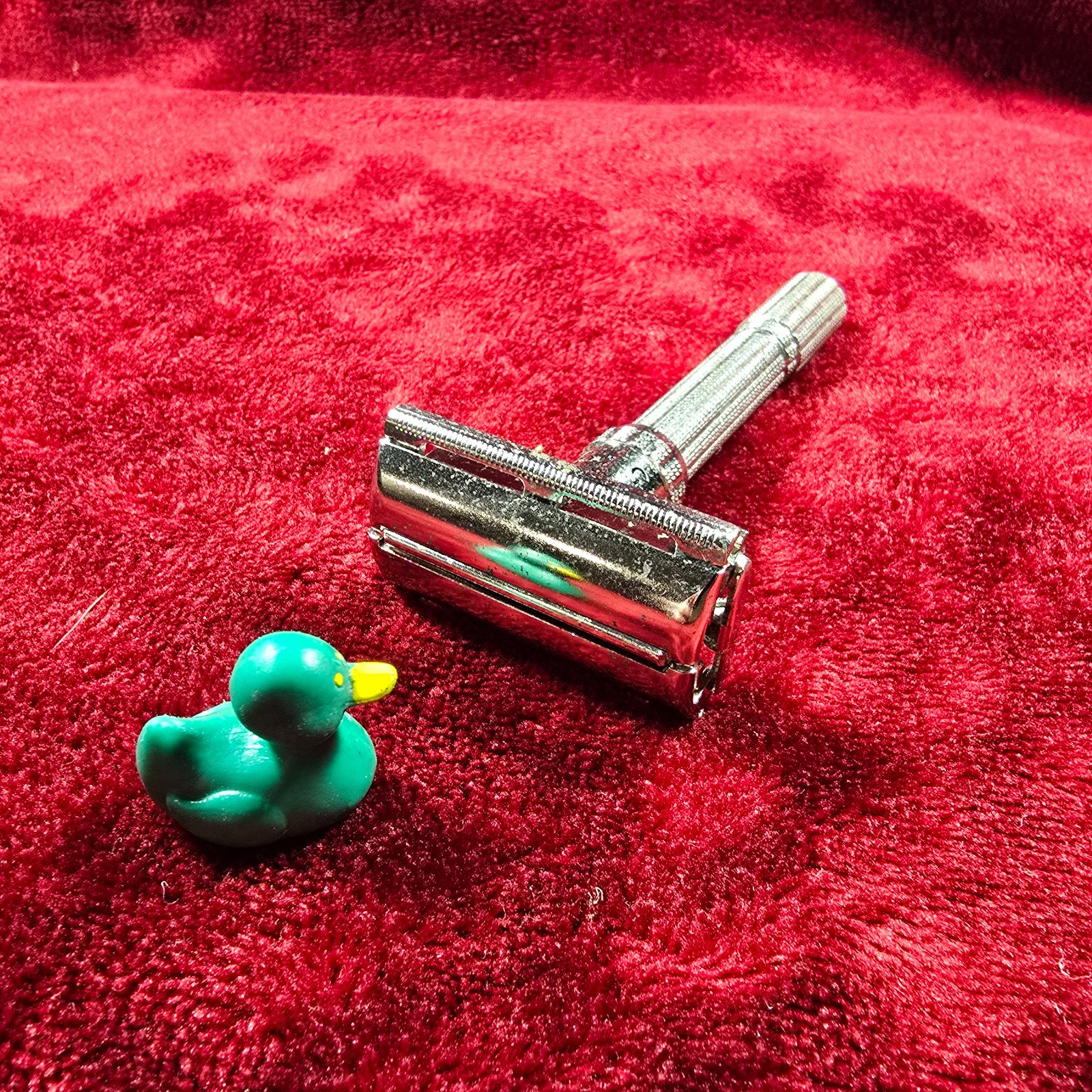 NICE Vintage 1965 4th Quarter (K-4) Gillette Slim Adjustable Razor (Item #126)