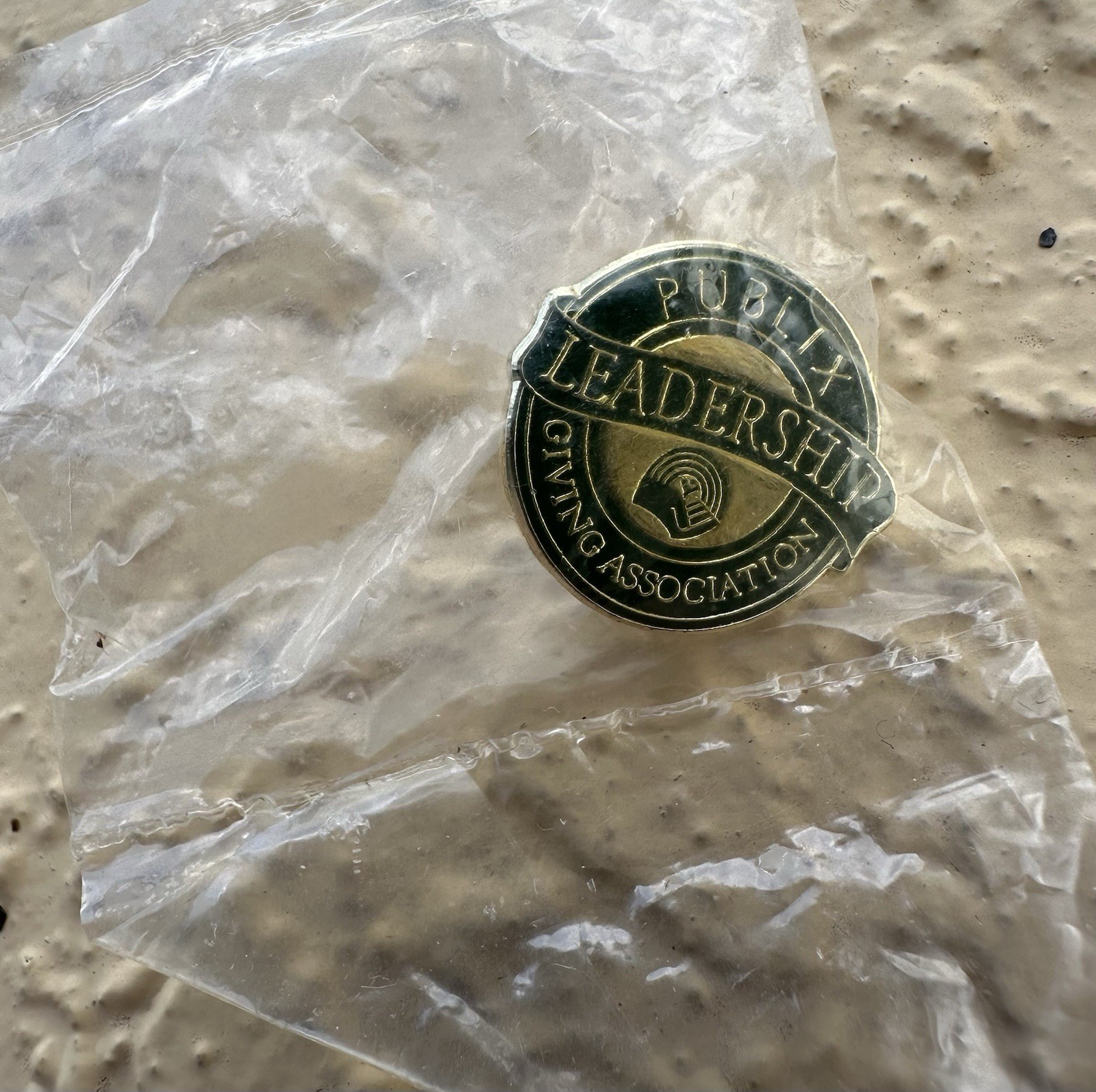 Publix Leadership United Way Giving Association Lapel Pin NEW SEALED