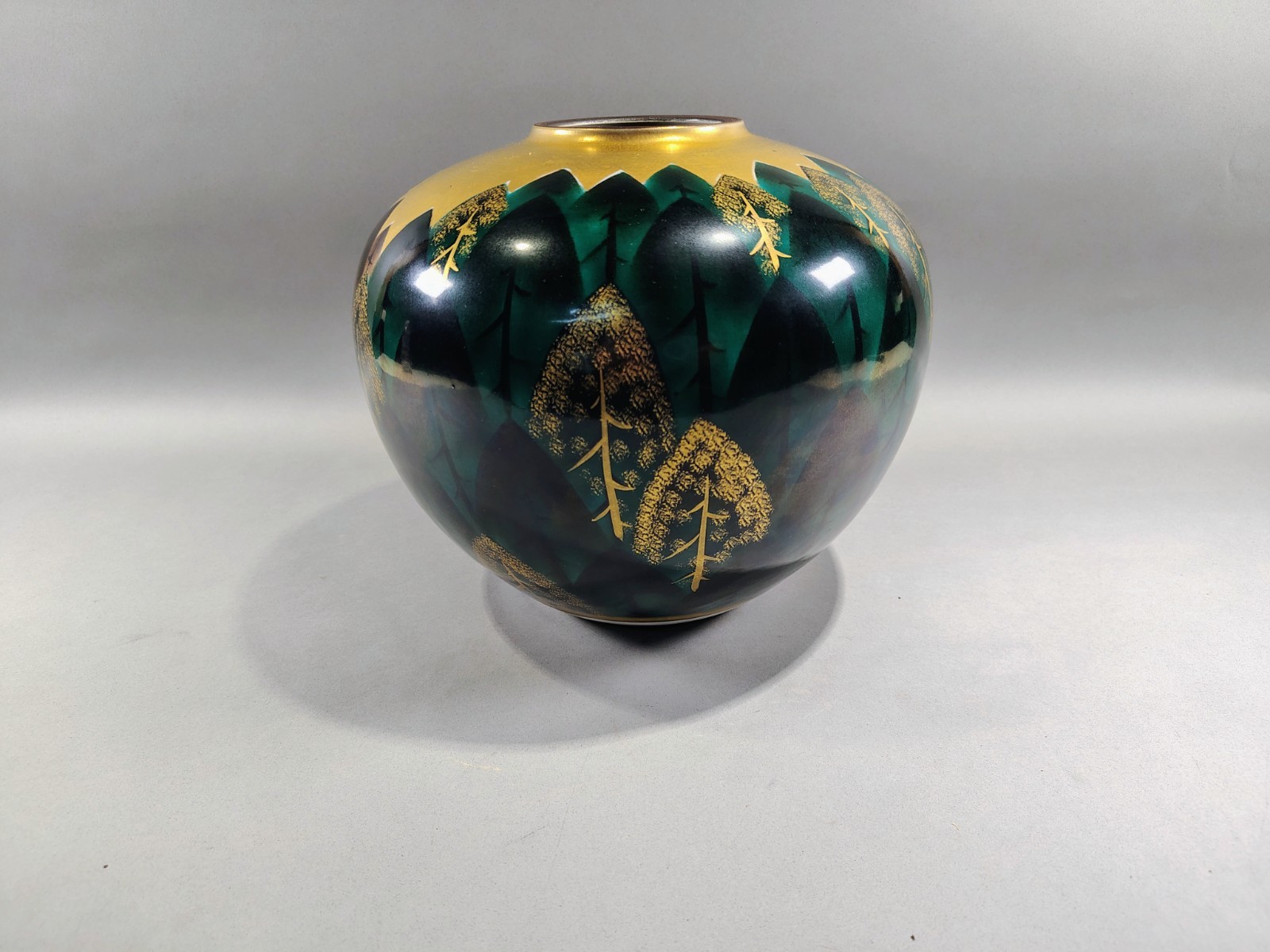 Vintage MCM Ishikawa Prefecture Japan Kutani Porcelain Vase Pristine Signed 9